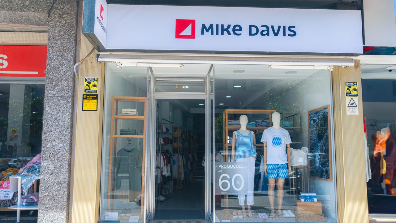 Mike Davis Aveiro store opening film